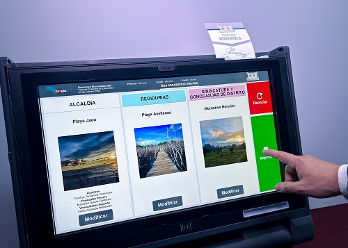 CFIA y CPIC indican que máquina para votar con Papeleta Única Electrónica es segura y efectiva